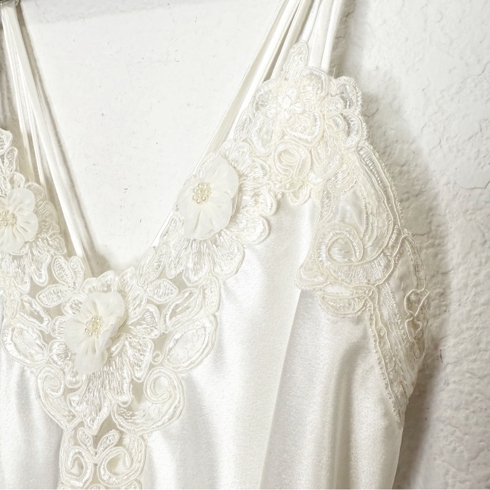 Delicates Cream Chemise and Robe Set - Picture 5 of 16